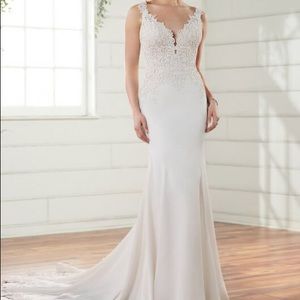 Essence of Australia wedding dress D2332. Ivory size 12.